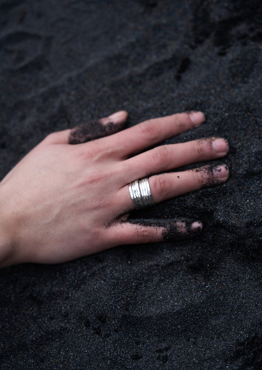 HAMMERED RING